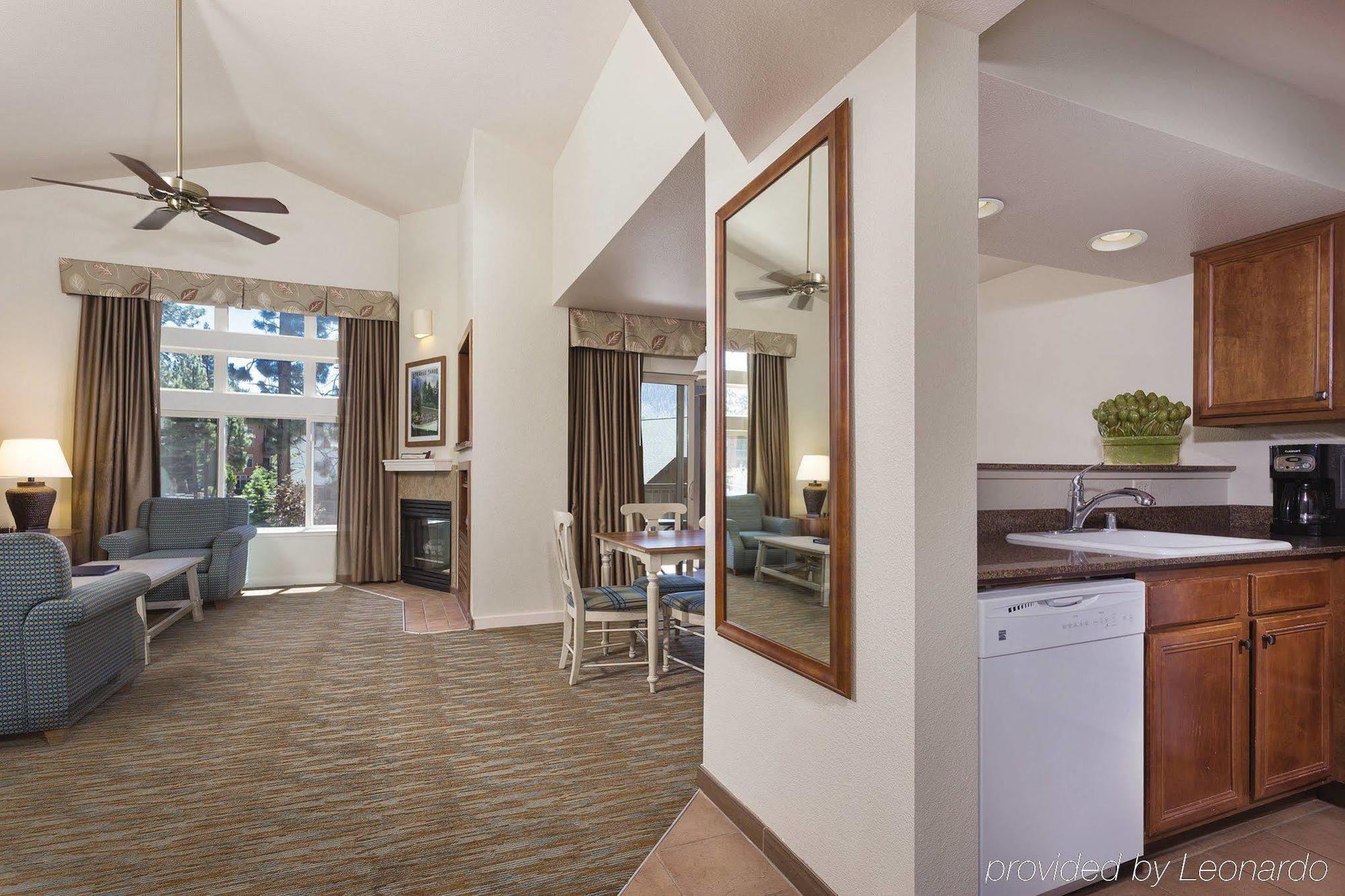 วินด์แฮม เซาท์ ชอร์ Hotel Round Hill ภายนอก รูปภาพ