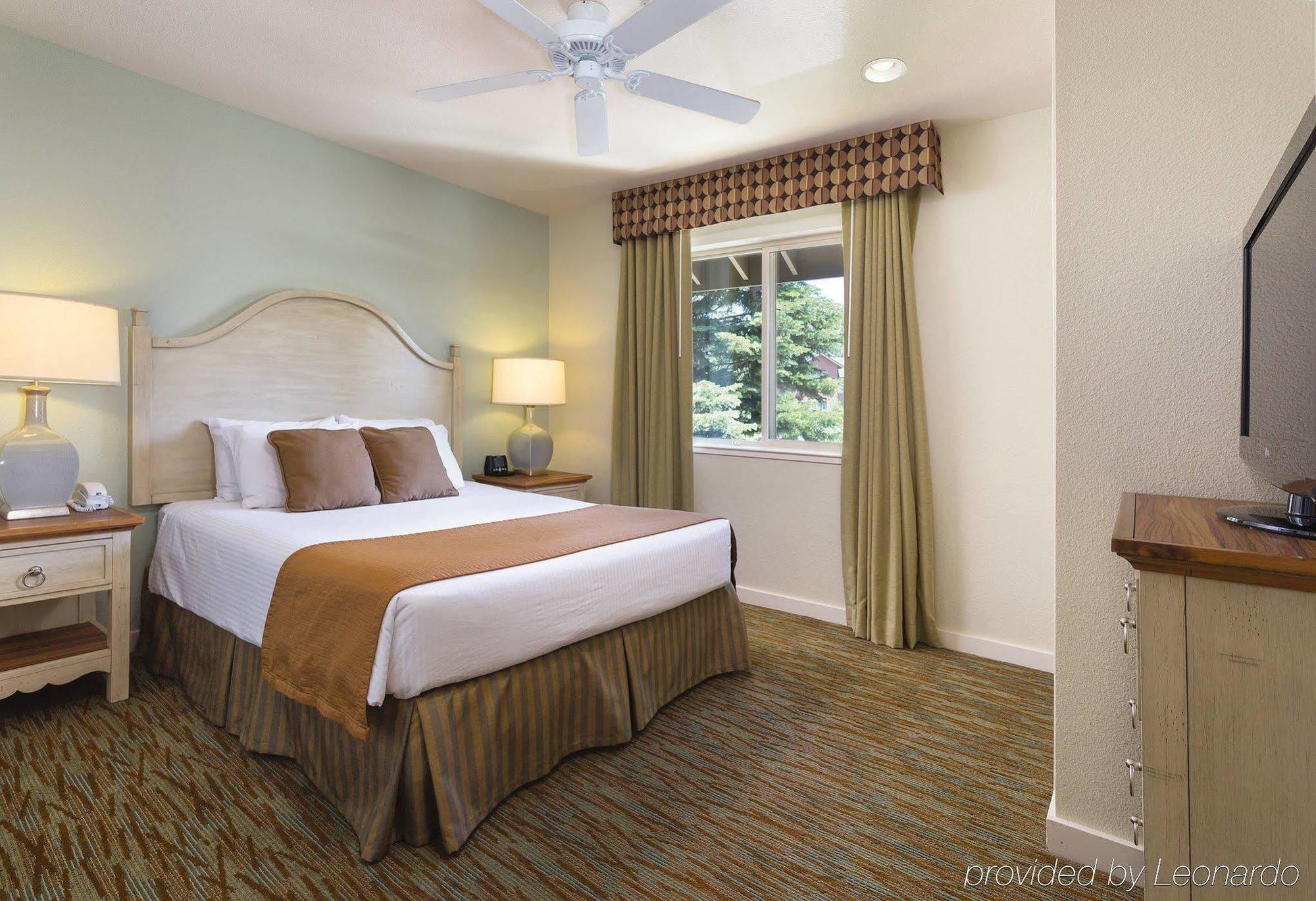 วินด์แฮม เซาท์ ชอร์ Hotel Round Hill ภายนอก รูปภาพ