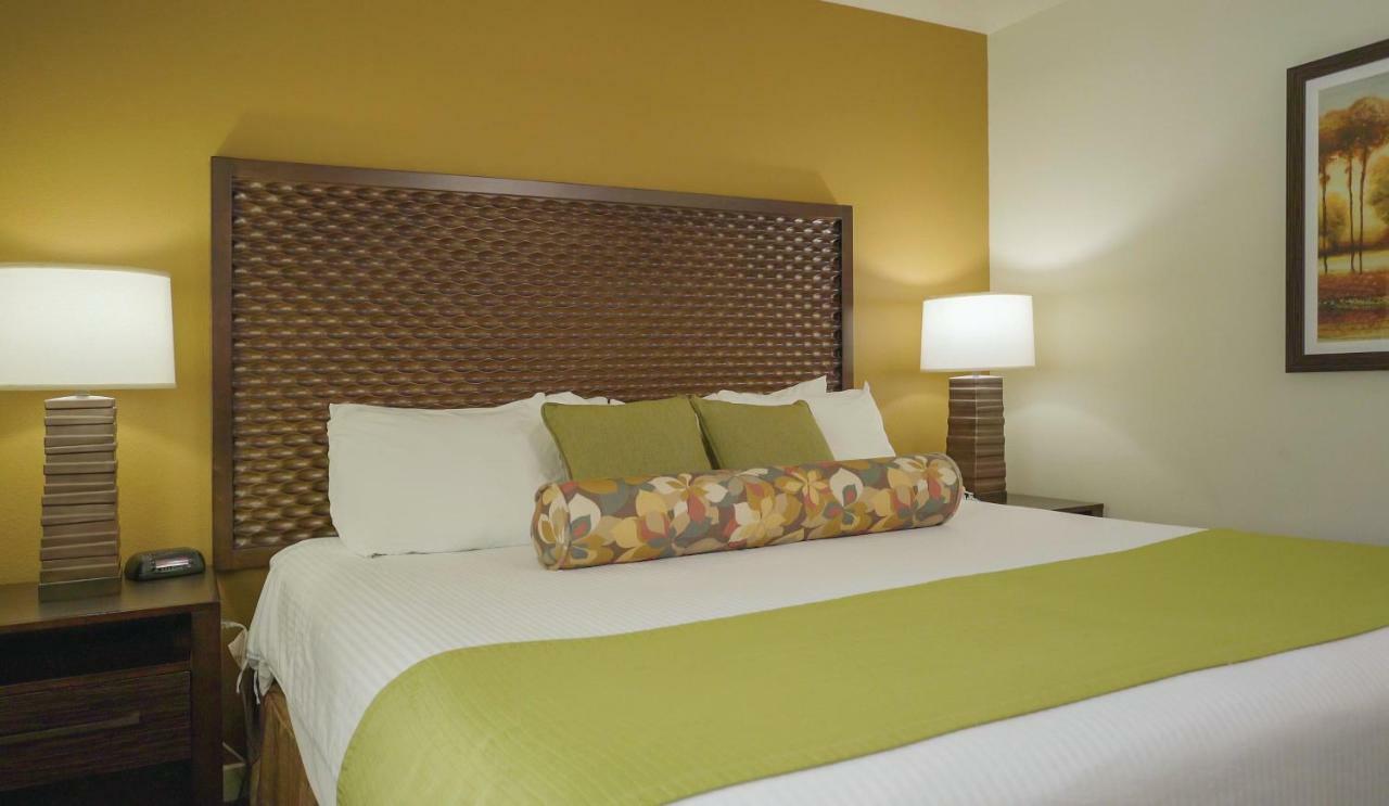 วินด์แฮม เซาท์ ชอร์ Hotel Round Hill ภายนอก รูปภาพ