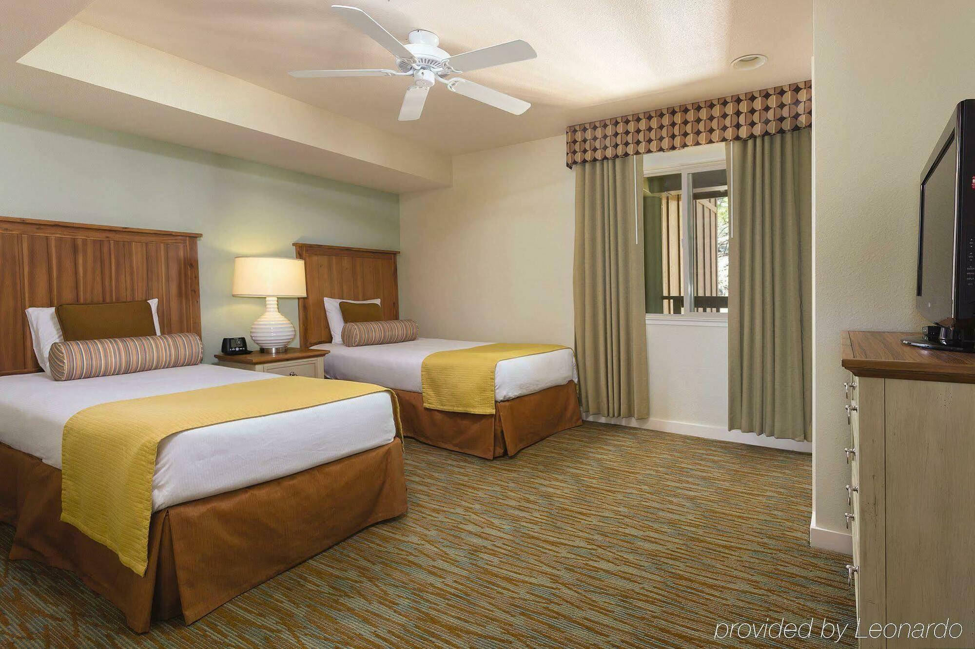 วินด์แฮม เซาท์ ชอร์ Hotel Round Hill ภายนอก รูปภาพ